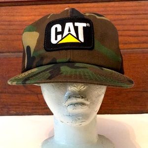 .  VTG Caterpillar Camo SnapBack Trucker Hat USA made